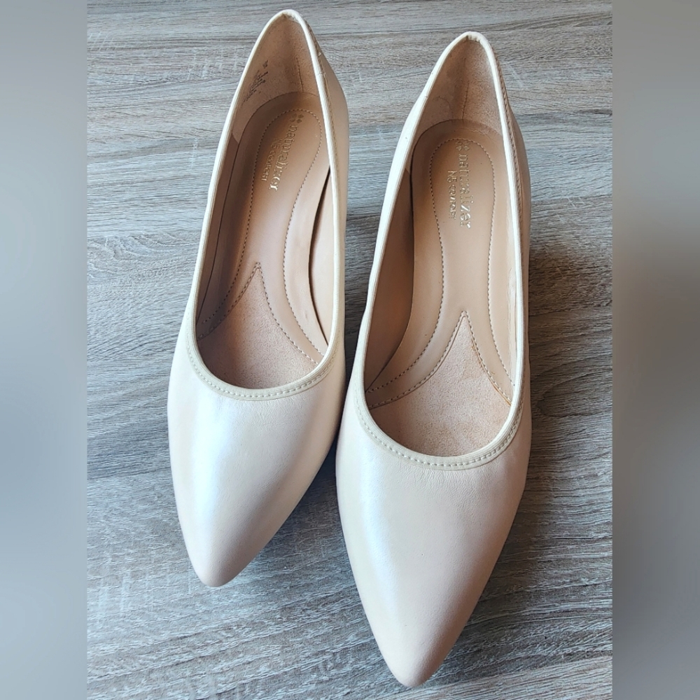 Naturalizer Cream Pointed-Toe Heels with Sleek Design